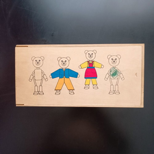 Melissa & Doug Dress the Family toy used, missing parts
