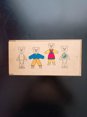 Melissa & Doug Dress the Family toy used, missing parts