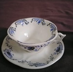 Set of 2 collectible vintage coffee cups with saucers like new