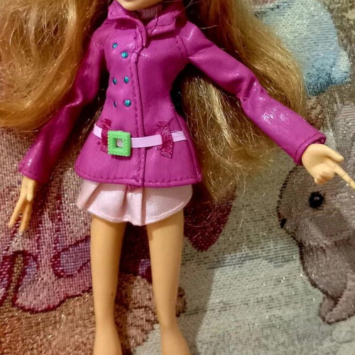 Winx Club Flora doll used with different boots