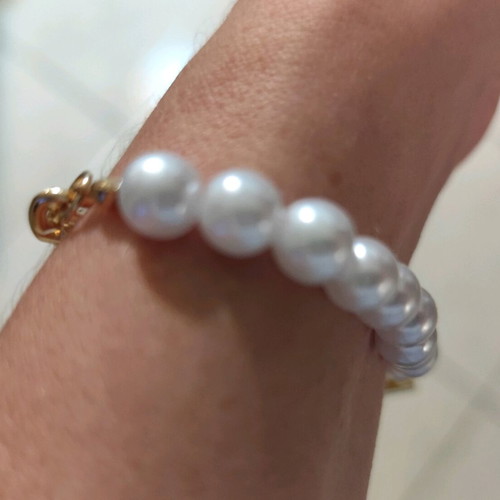 Faux bijoux set like new, white and gold necklace and bracelet