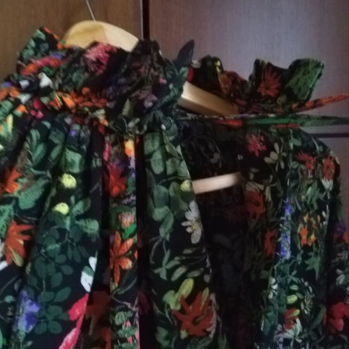 H&M crepe dress like new with ruching and ties M\L multicolor