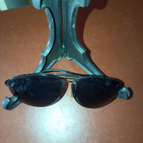 Ray Ban men's sunglasses used, black, needs lens replacement