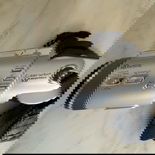 Sony κάμερα DSC-F717 σαν καινούργια με μοναδικό σχεδιασμό