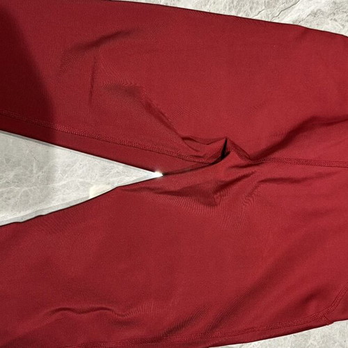 Burgundy fitness set with shaping leggings and lifting top
