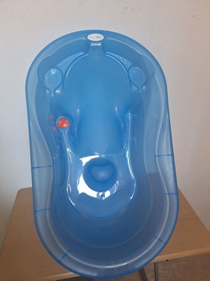 Baby bath tub with water thermometer, like new
