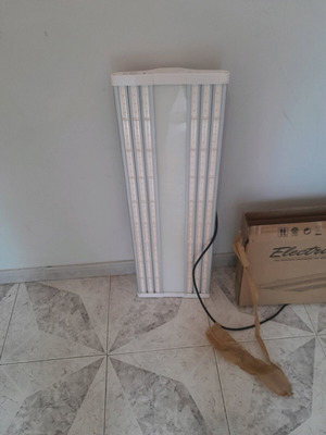 Electric Sky ES300 V3 Wideband LED Grow Light like new