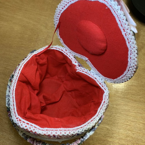 Jewelry box heart-shaped used