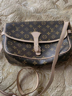 Чанта Louis Vuitton като ново, през рамо