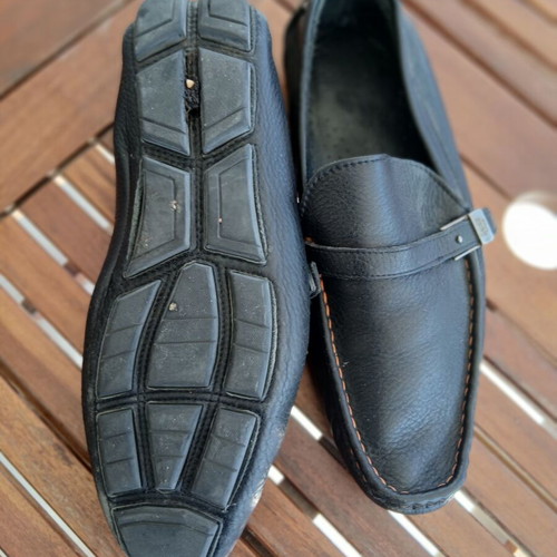 Boss men's leather moccasins like new, black