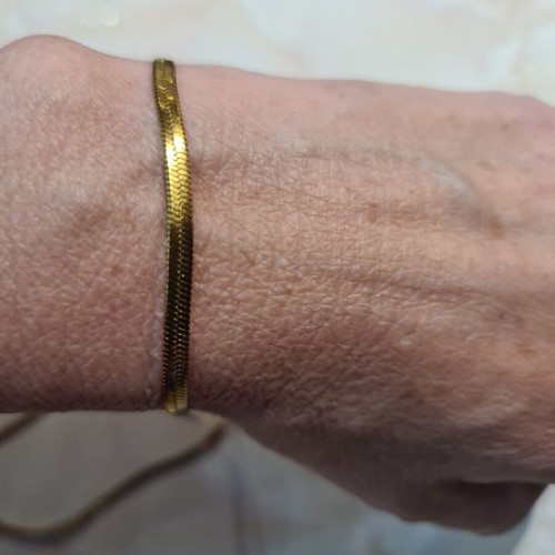 Necklace chain like new, thin gold color