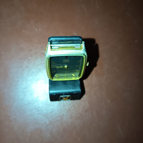 Q&Q watch quartz made in Japan, like new, black dial with gold details