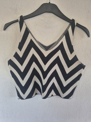 Shein knitted chevron crop top used, black and beige, size L