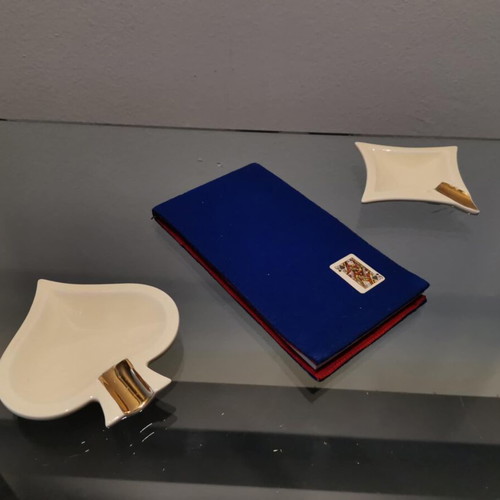Koum-Kan set used with ashtrays and score pad