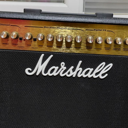 Ενισχυτής Κιθάρας Marshall MG 100 DFX σε υπερ άριστη κατάσταση με πεταλιέρα και δερμάτινο κάλυμμα