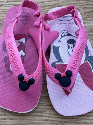 Havaianas flip flops used with Minnie Mouse design, sizes 23-24, pink