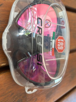 Cressi Zeus diving mask with black iridium fog stop lens