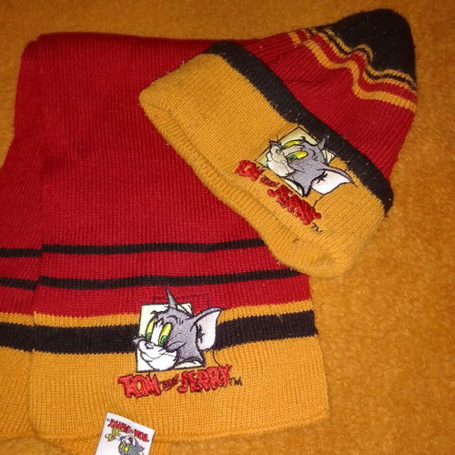 Tom and Jerry kids scarf and hat set like new, red mustard