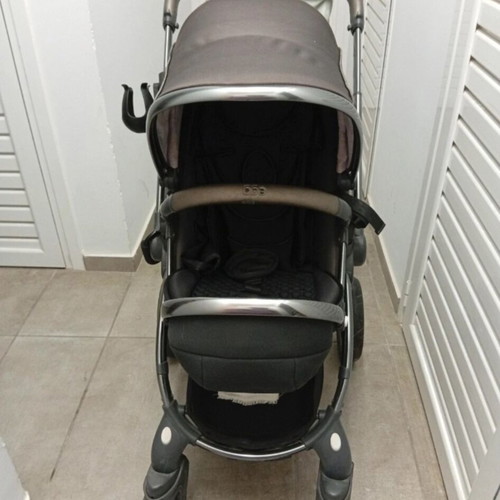 Egg 2 in 1 stroller and carrycot like new with detachable luggage and cup holder