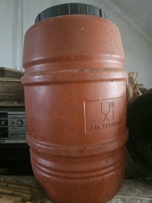 Large containers like new, large quantity