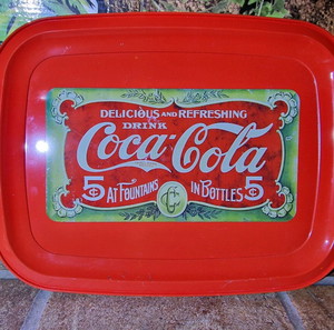 Coca cola διαφημιστικός μεταλλικός δίσκοςΧρησιμοποιημένος με κάποια μικρά σημάδια και γρατζουνιές