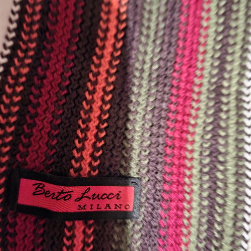 Berto Lucci knitted scarf like new