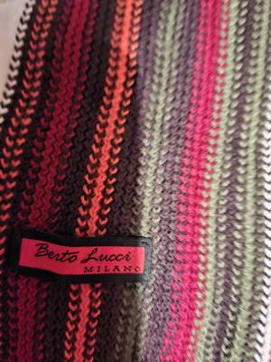 Berto Lucci knitted scarf like new
