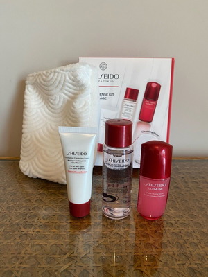 Σετ Shiseido Age Defense με 3 προϊόντα και γάντι καθαρισμού, καινούριο