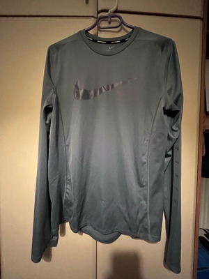 Nike long sleeve shirt like new, gray, size M
