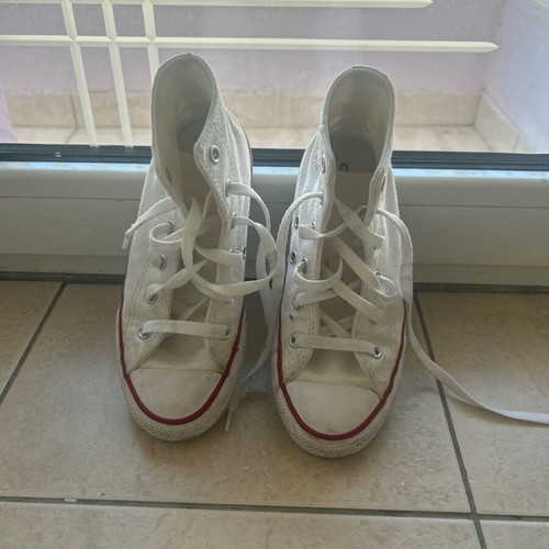 Converse All Star kids white athletic shoes like new, size 32