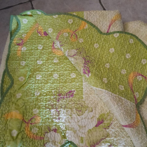 Double quilt like new, green with patterns, 210x220 cm