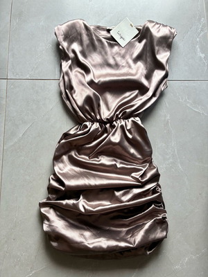 Please dress beige new, size M 38 10 with gathers