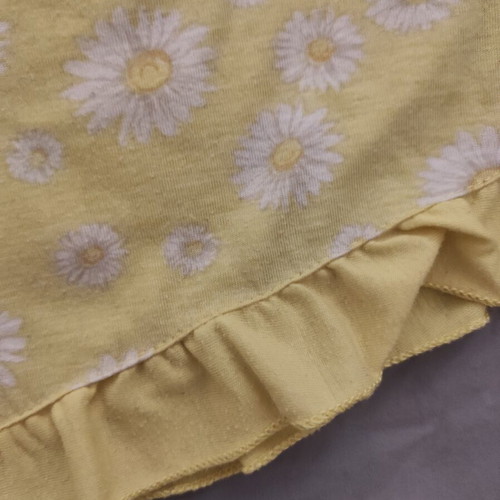 Pastel Yellow Daisy Bloomer Ruffle Shorts size S-M used