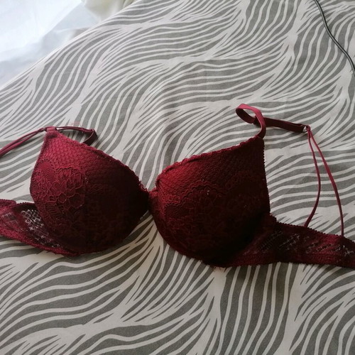 Women's burgundy bra used No 85B with lace H&M