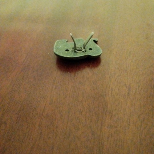 Elephant-shaped 2cm metal stud used, gray