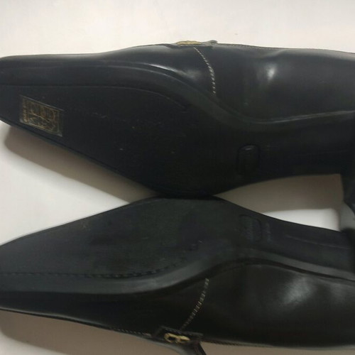 Black low leather pumps size 39 new, with anti-slip miter
