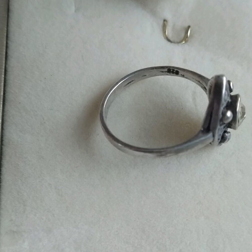 Ασημένιο δαχτυλίδι με ζιργκόν σε σχέδιο δαντέλας