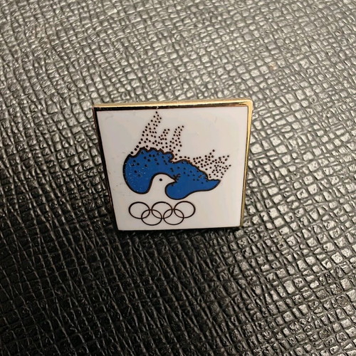 Olympic Trace collectible pin like new, Olympic truce lapel badge