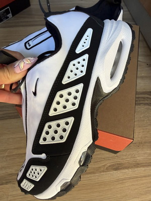 Nike Air Max Sunder sneakers new, white and black, size 37.5