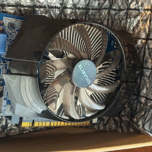 VGA Gigabyte NVIDIA GeForce GT740 OC GV-N740D5OC-1GI 1GB DDR5 PCI-E like new