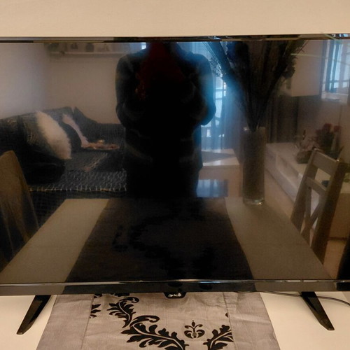 Arielli LED 39" HD Ready TV like new, model 39AT204