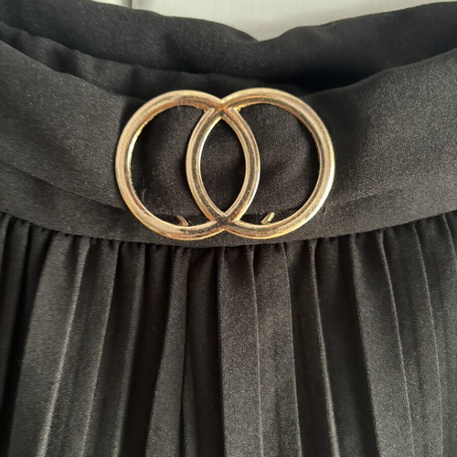 Pleated wide-leg pants with gold belt detail, Italian