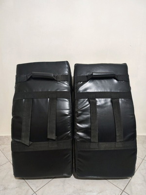 Kick shield boxing pad like new, 1 piece, leather material