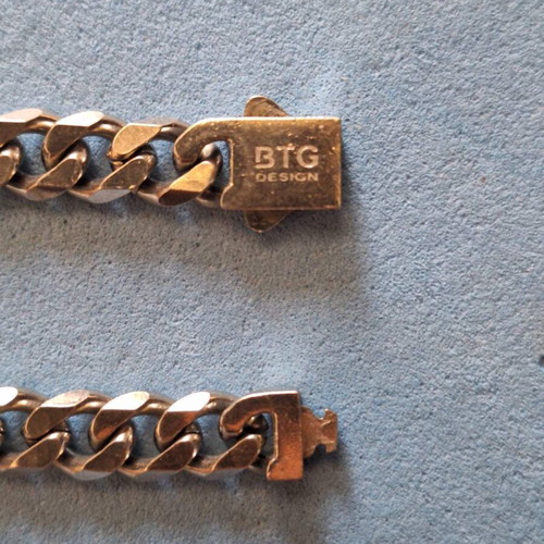 BTG stainless steel hand chain like new, silver color, 20 cm
