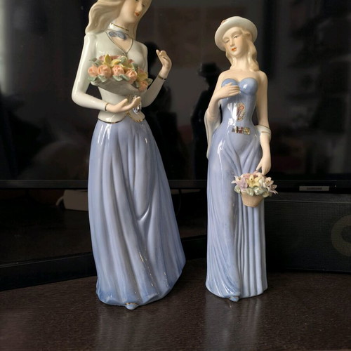 Decorative porcelain new, set of 2, 30 cm height