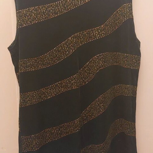 Women's sleeveless lame blouse like new, size 7XL, black