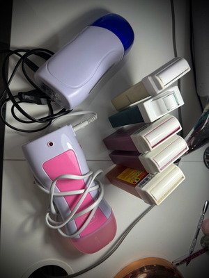 Wax warmers used with 5 replacement wax cartridges