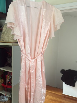 Silk-like robe pink like new, size L