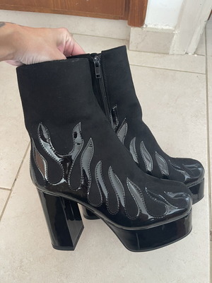 Black fire boots size 38
