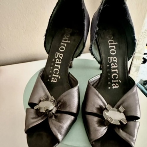 Pedro Garcia evening pumps like new, size 36